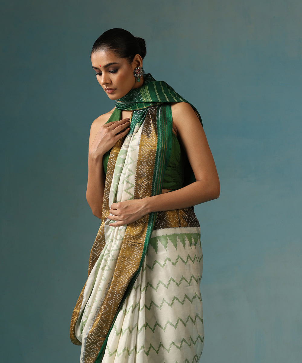 Handloom_Off_White_Pure_Mulberry_Silk_Ikat_Patola_Saree_With_Green_Border_And_Palla_WeaverStory_01