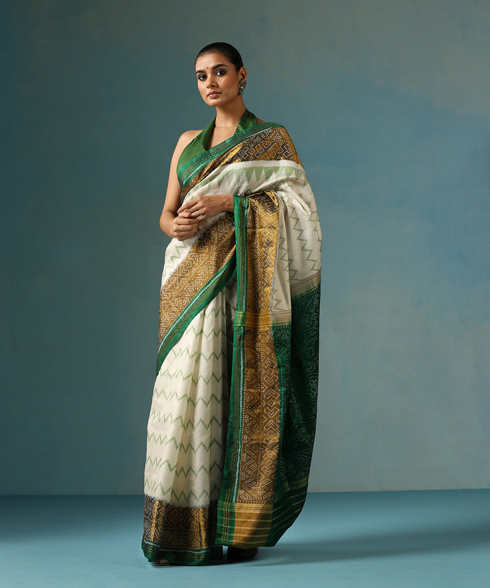 Handloom_Off_White_Pure_Mulberry_Silk_Ikat_Patola_Saree_With_Green_Border_And_Palla_WeaverStory_02