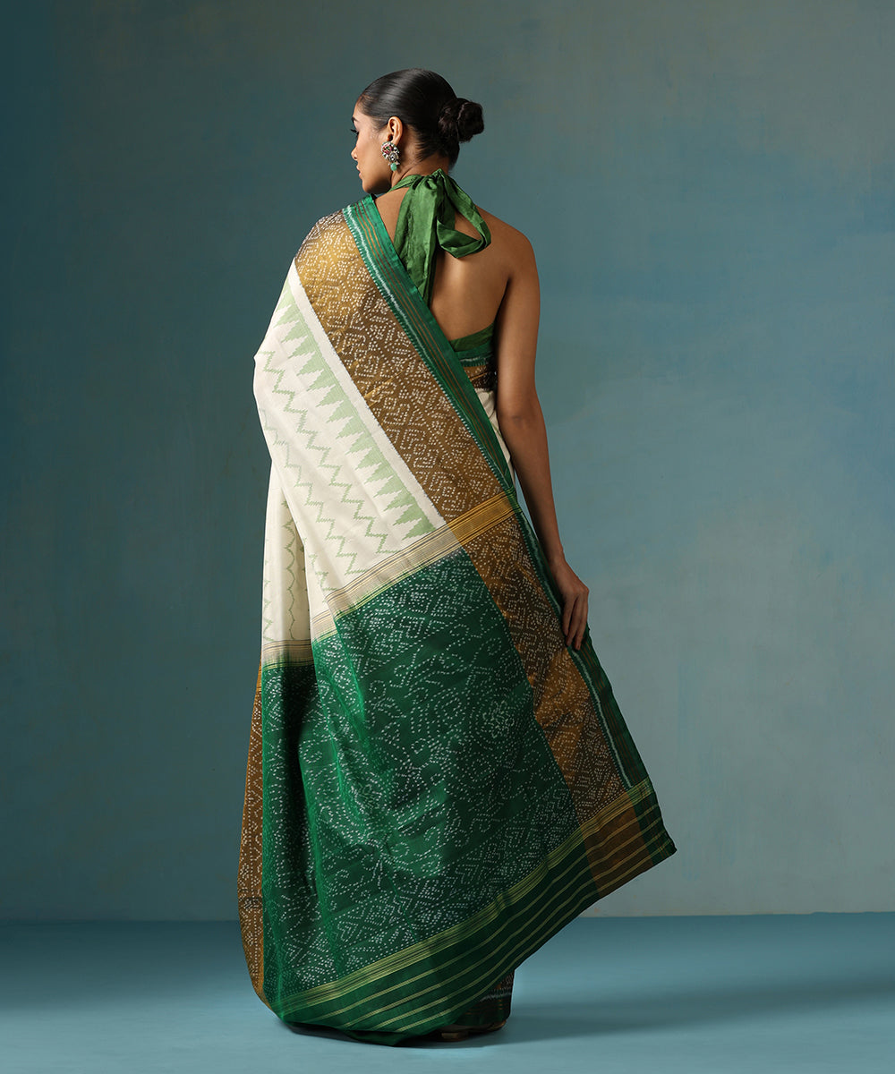 Handloom_Off_White_Pure_Mulberry_Silk_Ikat_Patola_Saree_With_Green_Border_And_Palla_WeaverStory_03