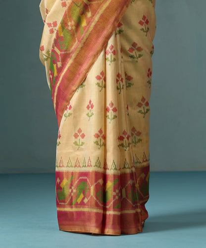 Handloom_Cream_Pure_Mulberry_Silk_Ikat_Patola_Saree_With_Pink_Tissue_Border_WeaverStory_04