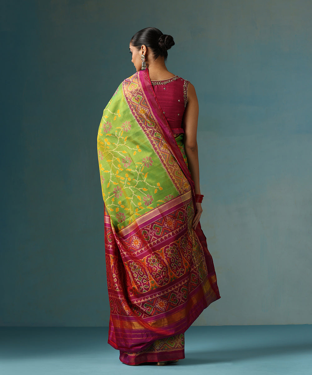 Parrot_Green_Handloom_Pure_Mulberry_Silk_Ikat_Patola_Saree_With_Tissue_Magenta_Border_WeaverStory_03