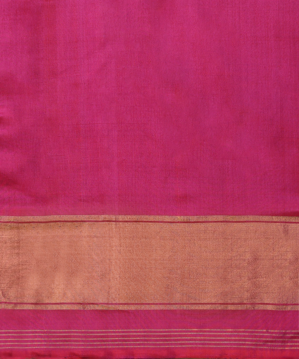 Parrot_Green_Handloom_Pure_Mulberry_Silk_Ikat_Patola_Saree_With_Tissue_Magenta_Border_WeaverStory_05