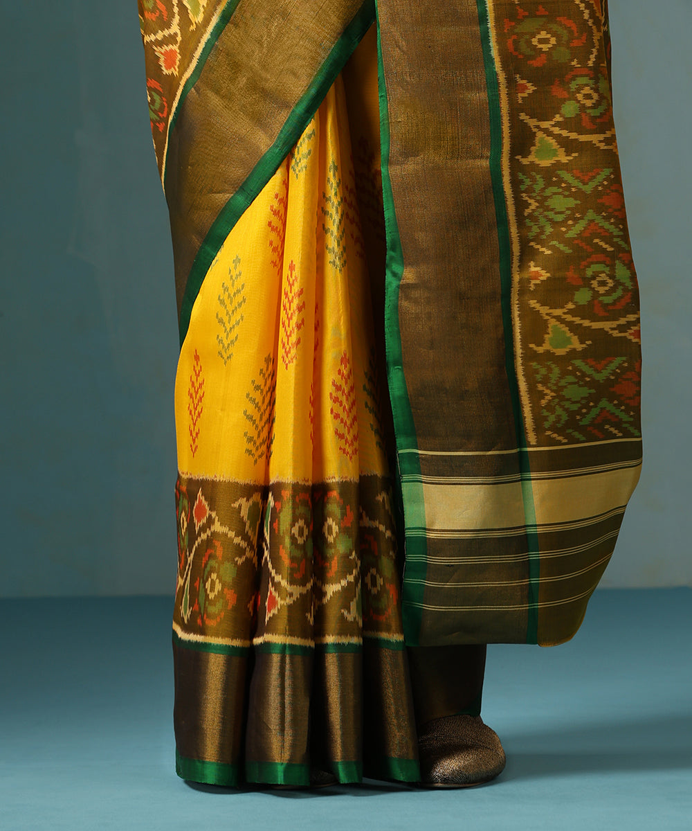 Handloom_Yellow_Pure_Mulberry_Silk_Ikat_Patola_Saree_With_Double_Border_WeaverStory_04