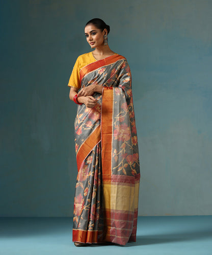 Handloom_Dark_Grey_Pure_Mulberry_Silk_Ikat_Patola_Saree_With_Floral_Motif_WeaverStory_02