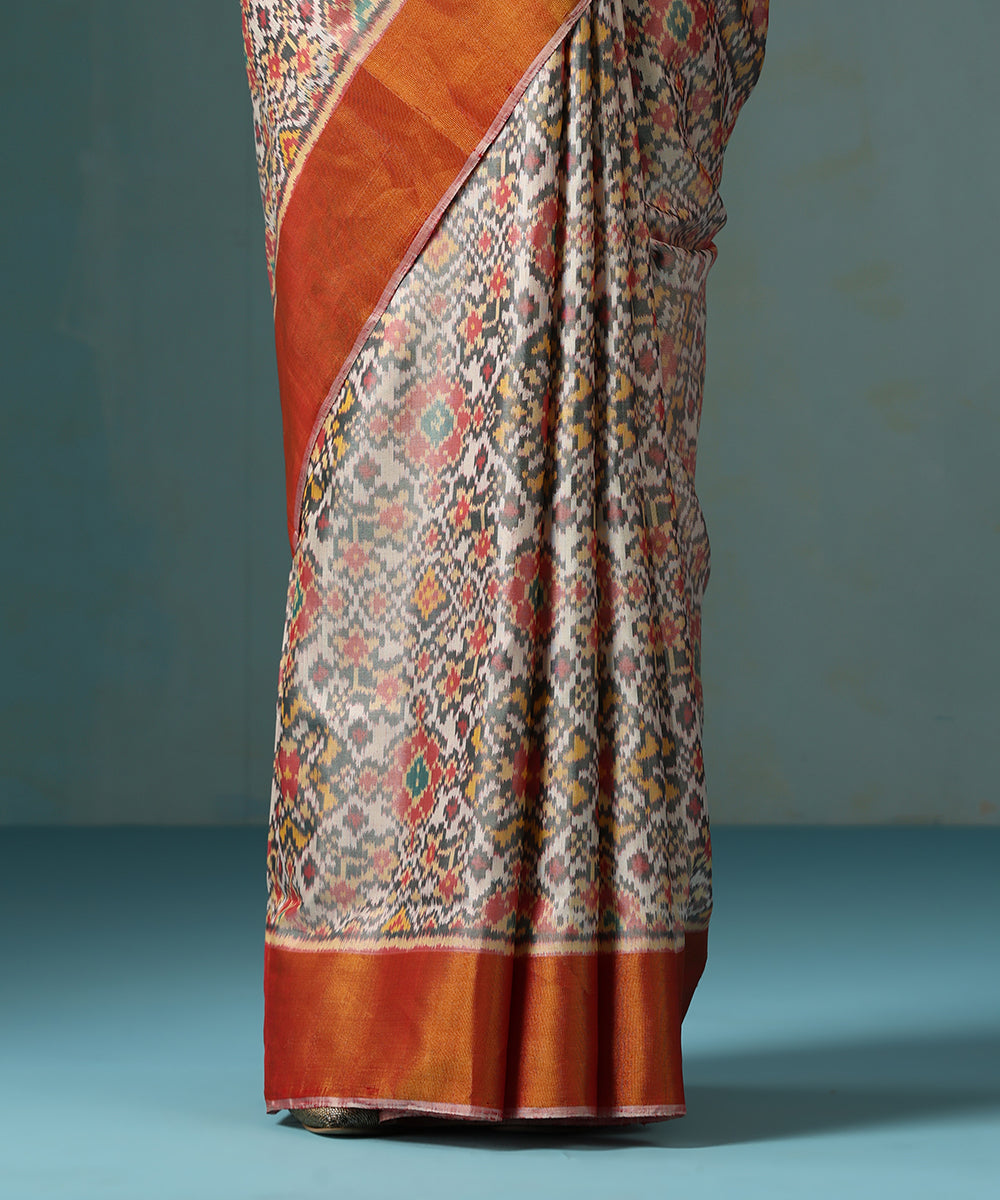 Ivory_Handloom_Pure_Mulberry_Silk_Ikat_Patola_Saree_With_Zari_Border_WeaverStory_04