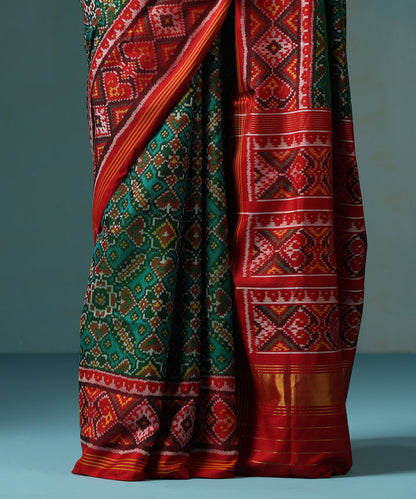 Handloom_Green_And_Red_Pure_Mulberry_Silk_Ikat_Patola_Saree_With_Geometric_Motif_WeaverStory_04