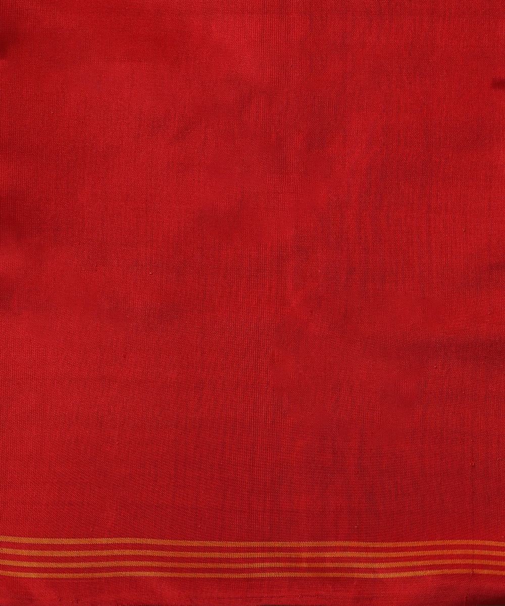 Handloom_Green_And_Red_Pure_Mulberry_Silk_Ikat_Patola_Saree_With_Geometric_Motif_WeaverStory_05