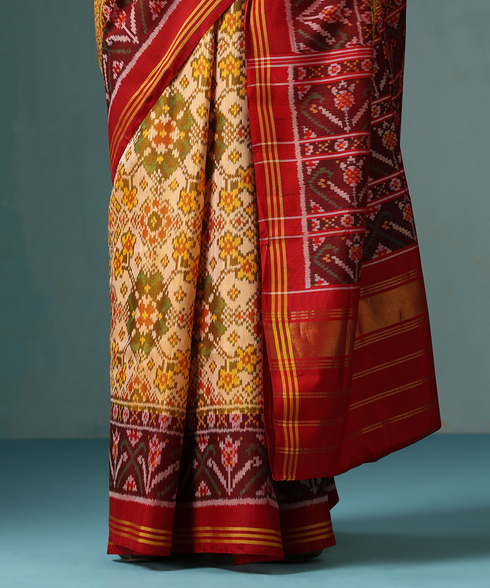 Ivory_And_Yellow_Dual_Tone_Handloom_Mulberry_Silk_Ikat_Patola_Saree_WeaverStory_04