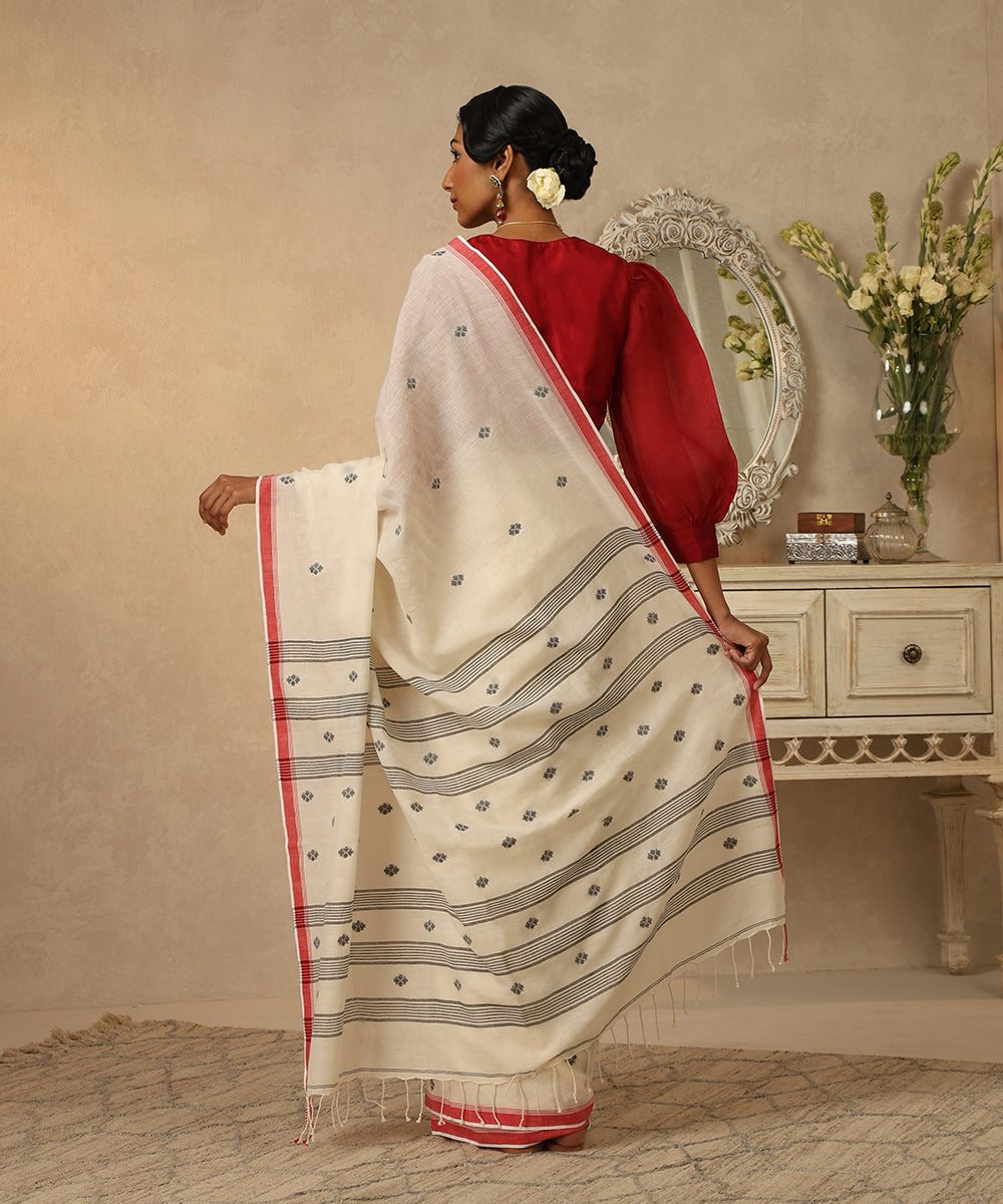 Handloom_Cream_Mulmul_Dhakai_Jamdani_Saree_With_Red_Border_WeaverStory_03