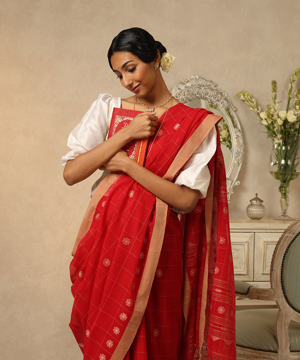 Red_Handloom_Mulmul_Dhakai_Jamdani_Saree_With_Checks_WeaverStory_01