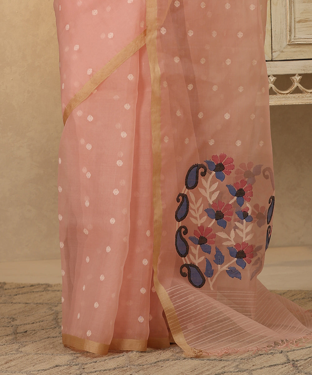 Handloom_Pink_Muslin_Dhakai_Jamdani_Saree_With_White_Motifs_WeaverStory_05