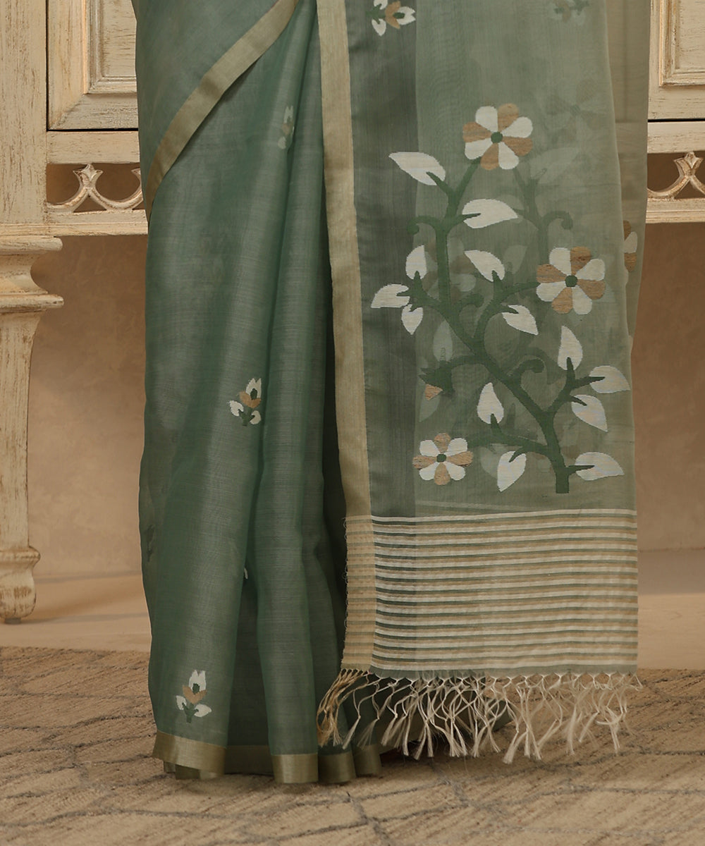 Ice_Green_Handloom_Muslin_Dhakai_Jamdani_Saree_With_Tulip_Flower_Motifs_WeaverStory_05