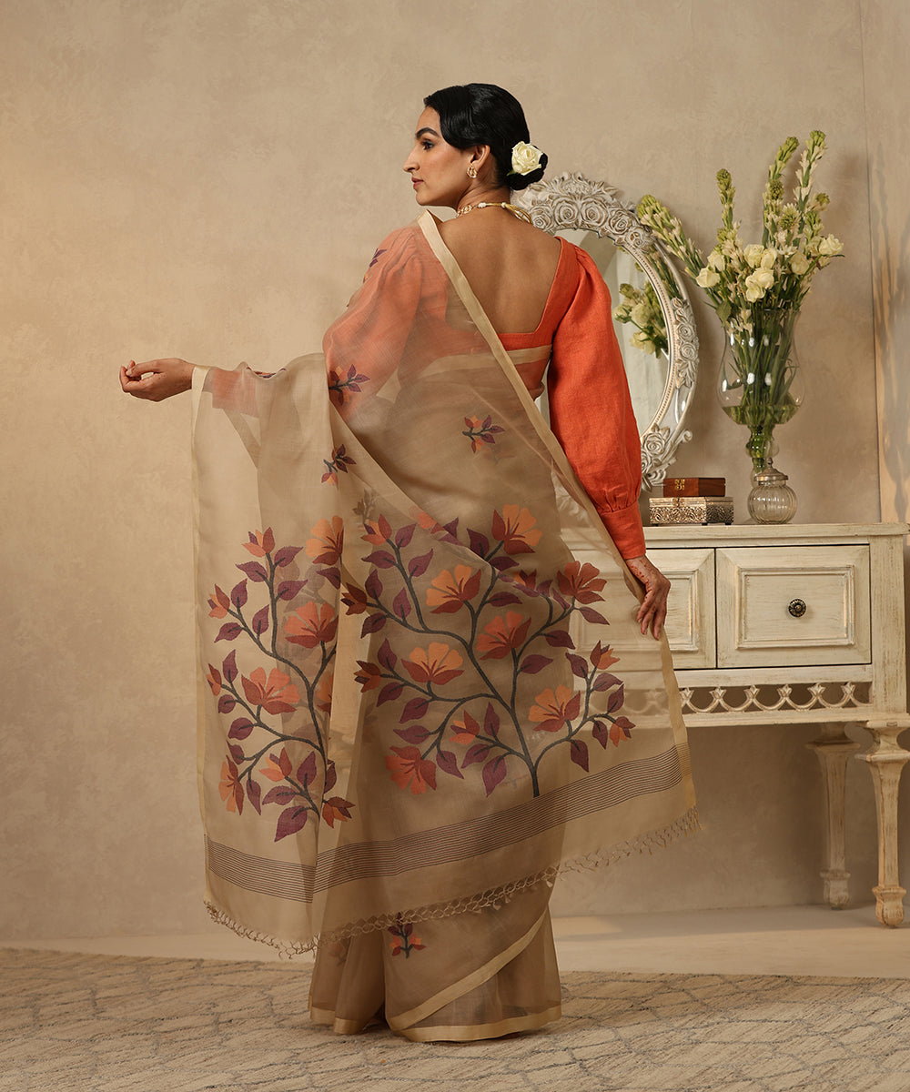 Handloom_Coffee_Brown_Muslin_Dhakai_Jamdani_Saree_With_Purple_Leaf_Motifs_WeaverStory_03