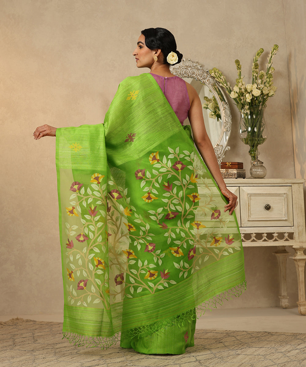 Parrot_Green_Handloom_Matka_Silk_Dhakai_Jamdani_Saree_With_Floral_Pallu_WeaverStory_03