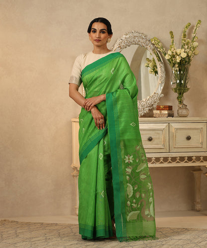 Parrot_Green_Handloom_Matka_Silk_Dhakai_Jamdani_Saree_With_Swan_Motif_On_Pallu_WeaverStory_02