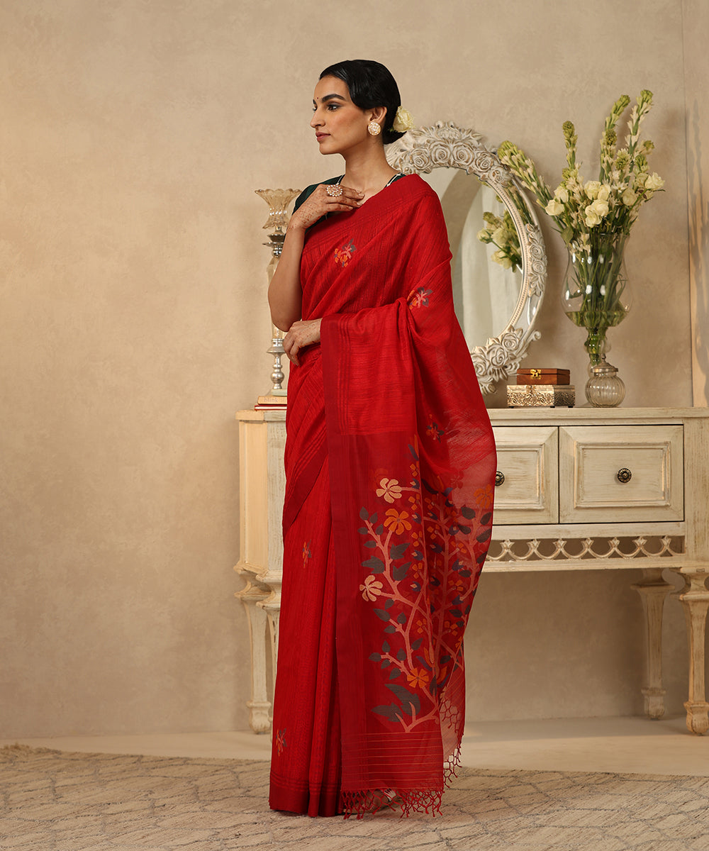 Handloom_Red_Matka_Silk_Dhakai_Jamdani_Saree_With_Yellow_Flower_Motifs_WeaverStory_02