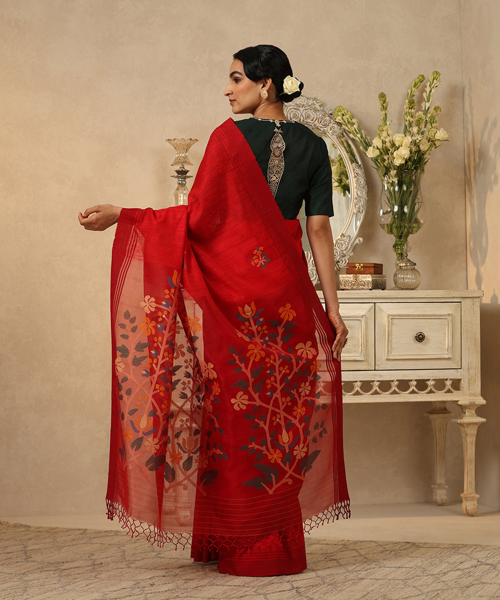 Handloom_Red_Matka_Silk_Dhakai_Jamdani_Saree_With_Yellow_Flower_Motifs_WeaverStory_03