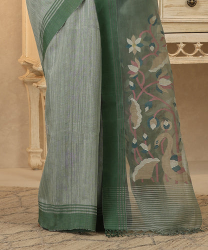 Handloom_Ice_Grey_Matka_Silk_Dhakai_Jamdani_Saree_With_Swan_Motif_On_Pallu_WeaverStory_04