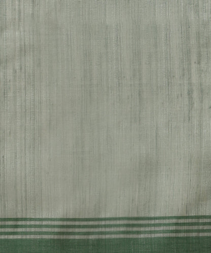 Handloom_Ice_Grey_Matka_Silk_Dhakai_Jamdani_Saree_With_Swan_Motif_On_Pallu_WeaverStory_05