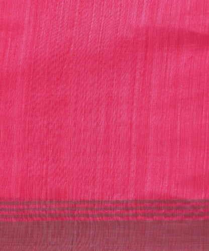 Handloom_Magenta_Matka_Silk_Dhakai_Jamdani_Saree_With_Swan_Motif_On_Pallu_WeaverStory_05