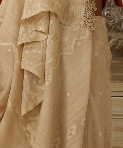 Handloom_Golden_Beige_Mulmul_Dhakai_Jamdani_Saree_With_Striped_Pattern_WeaverStory_04