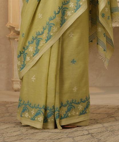 Pista_Handloom_Mulmul_Dhakai_Jamdani_Saree_With_Turquoise_And_White_Border_And_Booti_WeaverStory_04