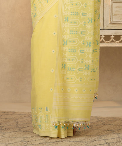 Handloom_Lime_Yellow_Mulmul_Dhakai_Jamdani_Saree_With_White_Flower_Motif_WeaverStory_04