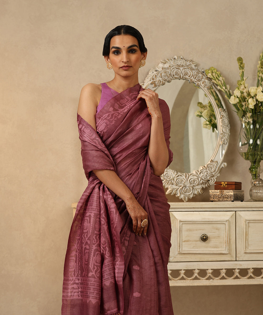 Purple_Pure_Handloom_Tussar_Silk_Dhakai_Jamdani_Saree_With_Floral_Border_And_Pallu_WeaverStory_01