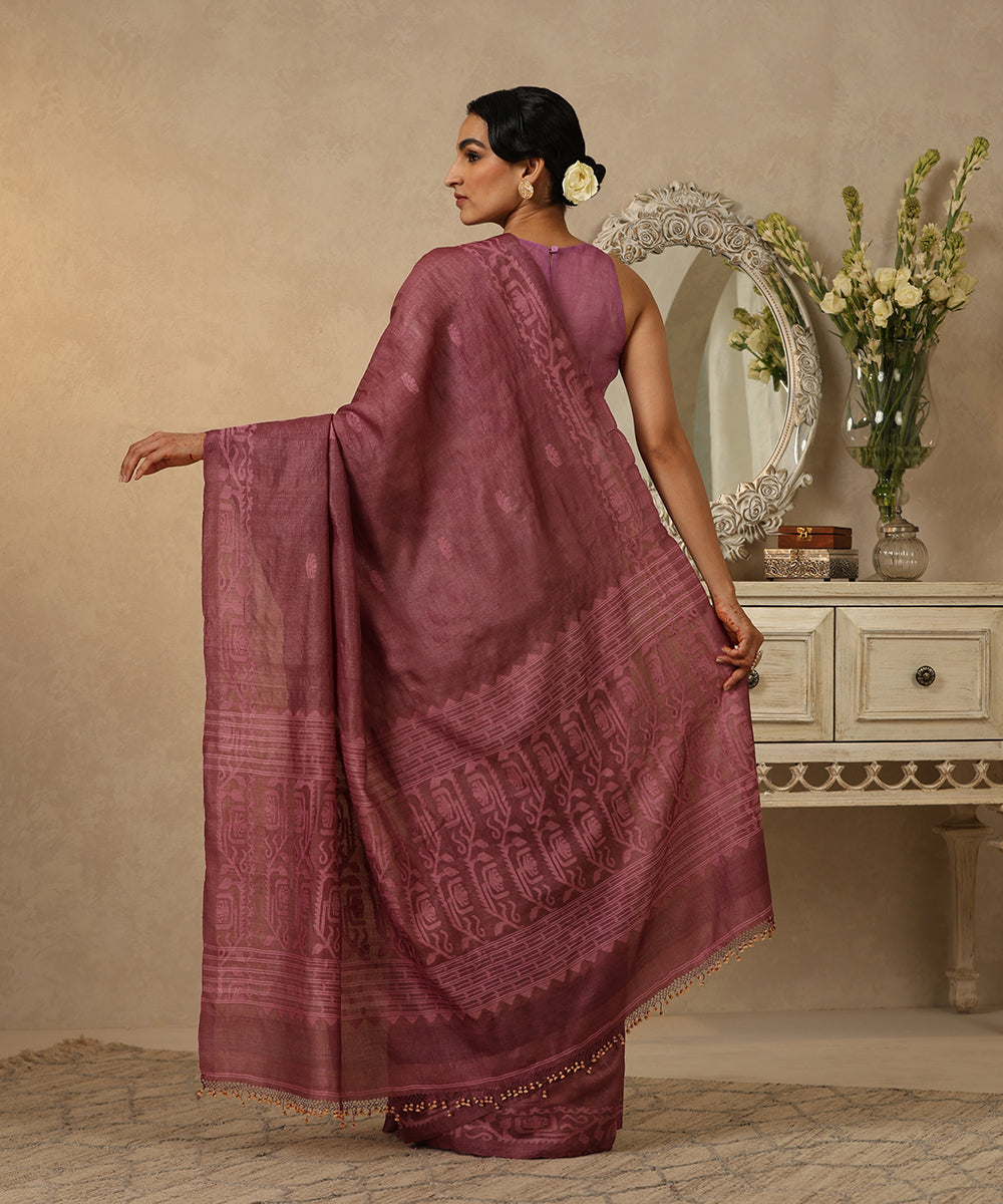 Purple_Pure_Handloom_Tussar_Silk_Dhakai_Jamdani_Saree_With_Floral_Border_And_Pallu_WeaverStory_03