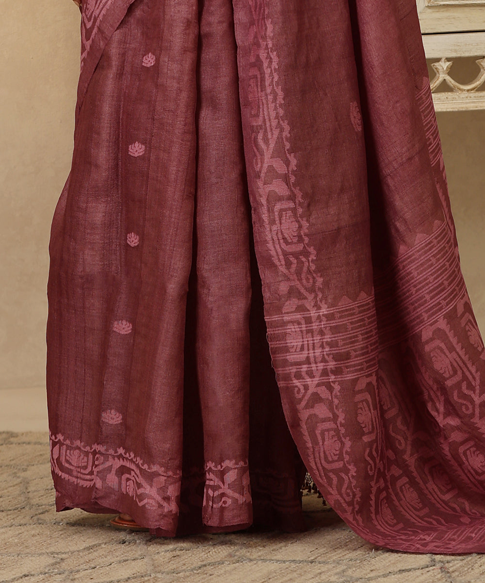 Purple_Pure_Handloom_Tussar_Silk_Dhakai_Jamdani_Saree_With_Floral_Border_And_Pallu_WeaverStory_04