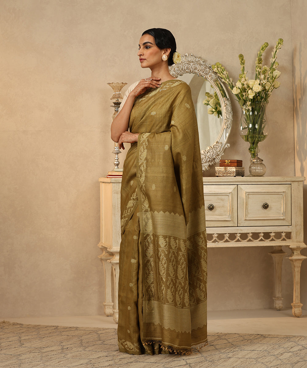 Heena_Green_Handloom_Pure_Tussar_Dhakai_Jamdani_Saree_With_Floral_Border_And_Pallu_WeaverStory_02