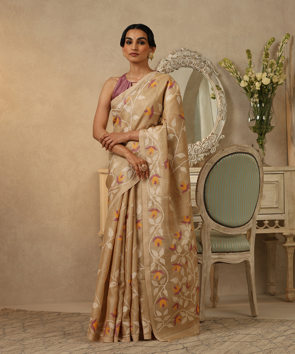 Beige_Handloom_Pure_Tussar_Silk_Dhakai_Jamdani_Saree_With_All_Over_Floral_Jaal_WeaverStory_02