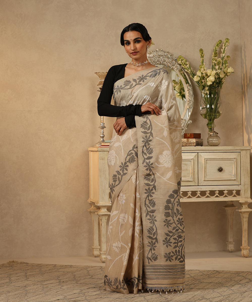 Handloom_Beige_Pure_Tussar_Silk_Dhakai_Jamdani_Saree_With_All_Over_White_Floral_Jaal_WeaverStory_02