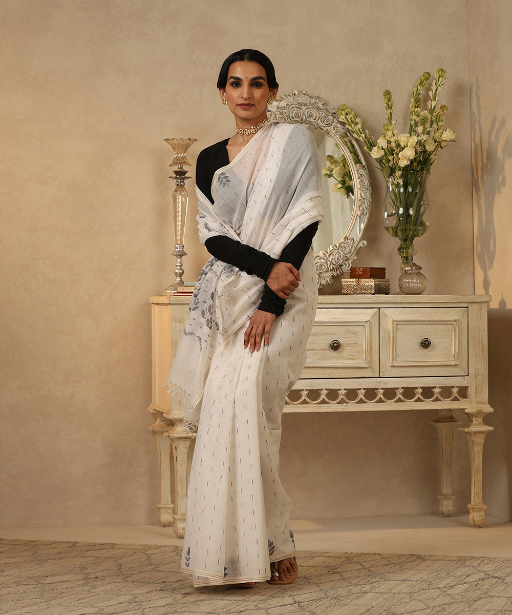 Handloom_White_Handspun_Cotton_Dhakai_Jamdani_Saree_With_Leaf_Motif_On_Border_WeaverStory_02