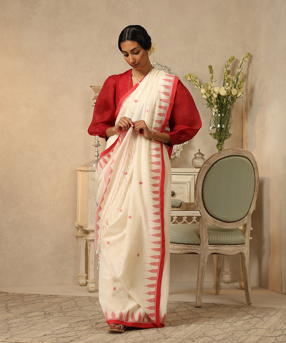 Handloom_Ivory_Handspun_Cotton_Dhakai_Jamdani_Saree_With_Maa_Durga_On_Pallu_WeaverStory_02