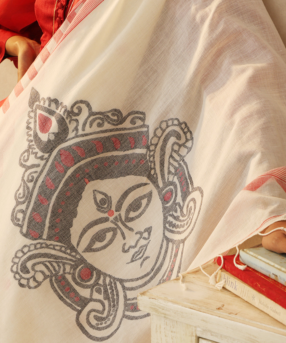 Handloom_Ivory_Handspun_Cotton_Dhakai_Jamdani_Saree_With_Maa_Durga_On_Pallu_WeaverStory_04