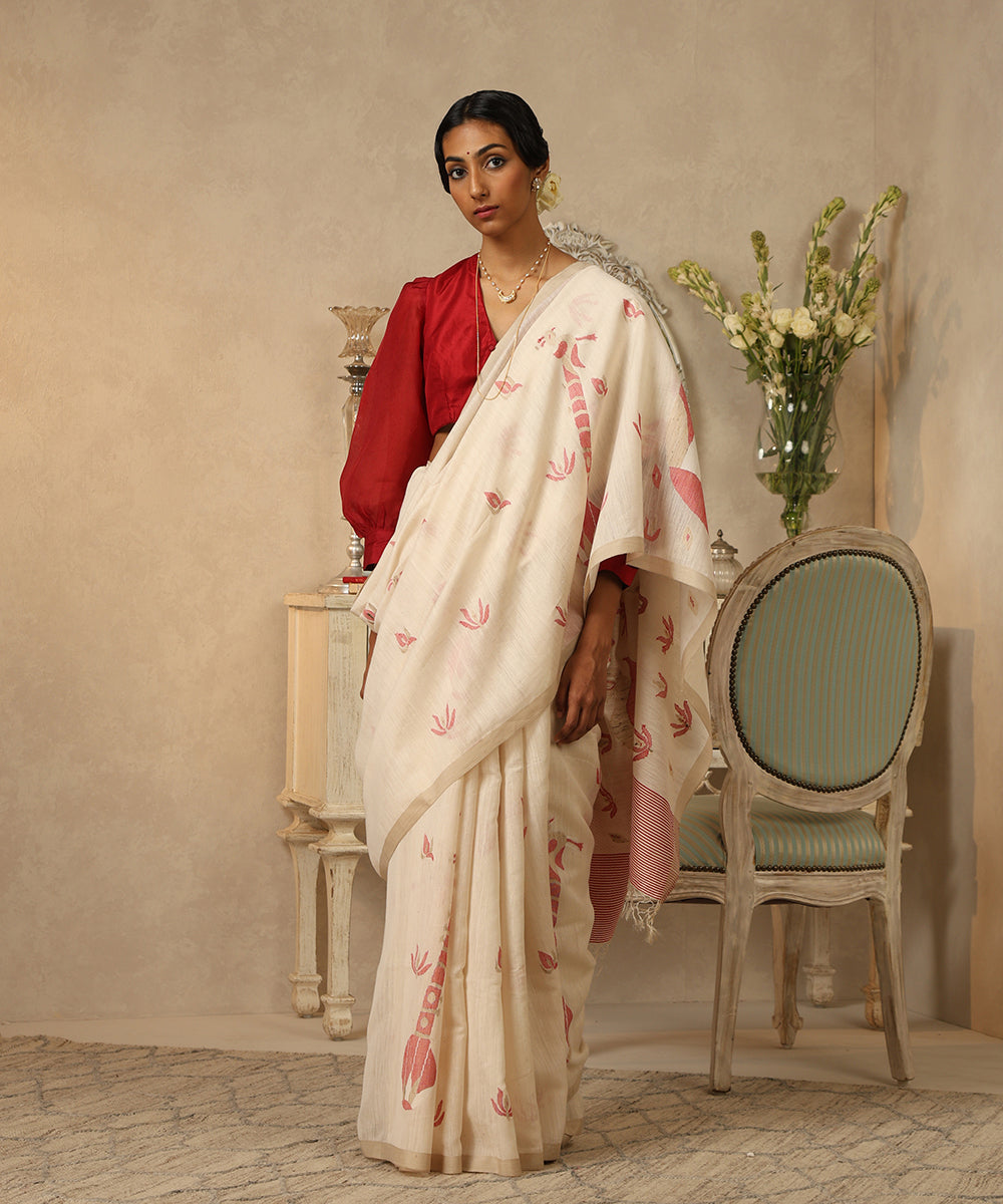 Handloom_Off_White_Handspun_Cotton_Dhakai_Jamdani_Saree_With_Sitar_On_Pallu_WeaverStory_02