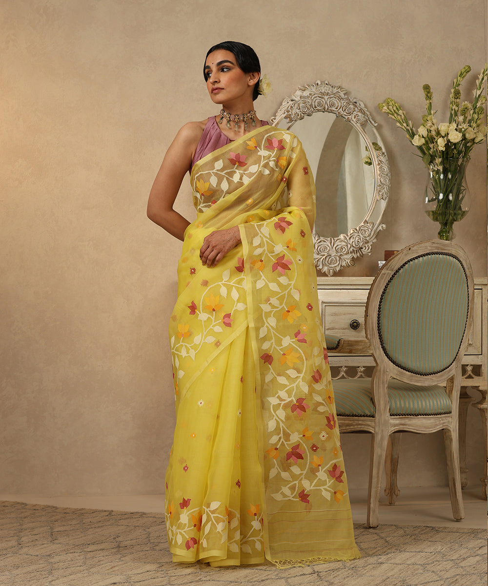 Yellow_Handloom_Muslin_Dhakai_Jamdani_Saree_With_Floral_Jaal_On_Pallu_WeaverStory_02