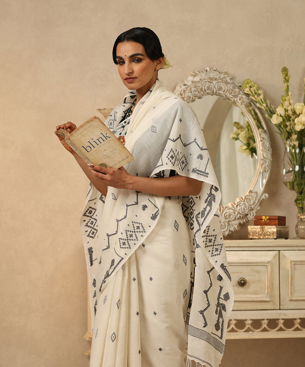 Handloom_White_Handspun_Cotton_Jamdani_Saree_With_Black_Diamond_Motif_All_Over_WeaverStory_01