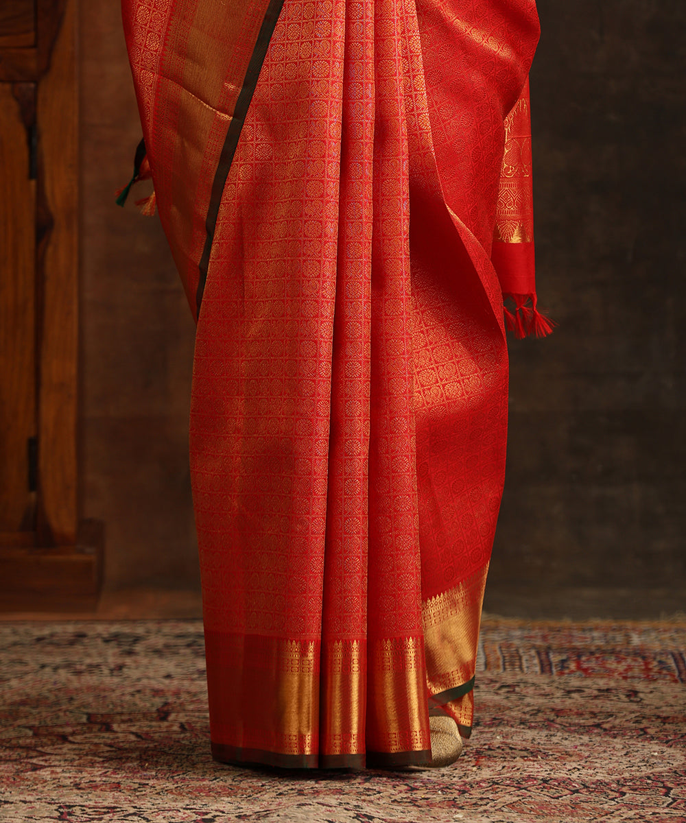 Handloom_Red_Pure_Silk_Bridal_Kanjivaram_Saree_With_Pure_Zari_And_Green_Selvedge_WeaverStory_05