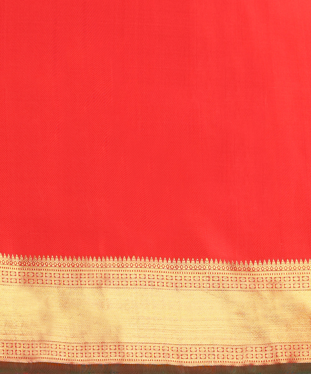 Handloom_Red_Pure_Silk_Bridal_Kanjivaram_Saree_With_Pure_Zari_And_Green_Selvedge_WeaverStory_06