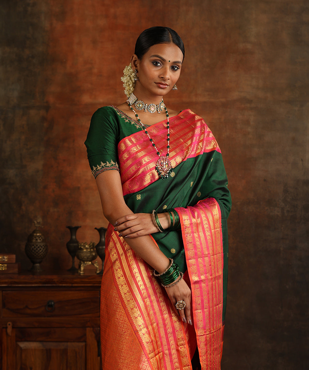 Handloom_Emerald_Green_Pure_Silk_Kanjivaram_Saree_With_Pink_Border_WeaverStory_01