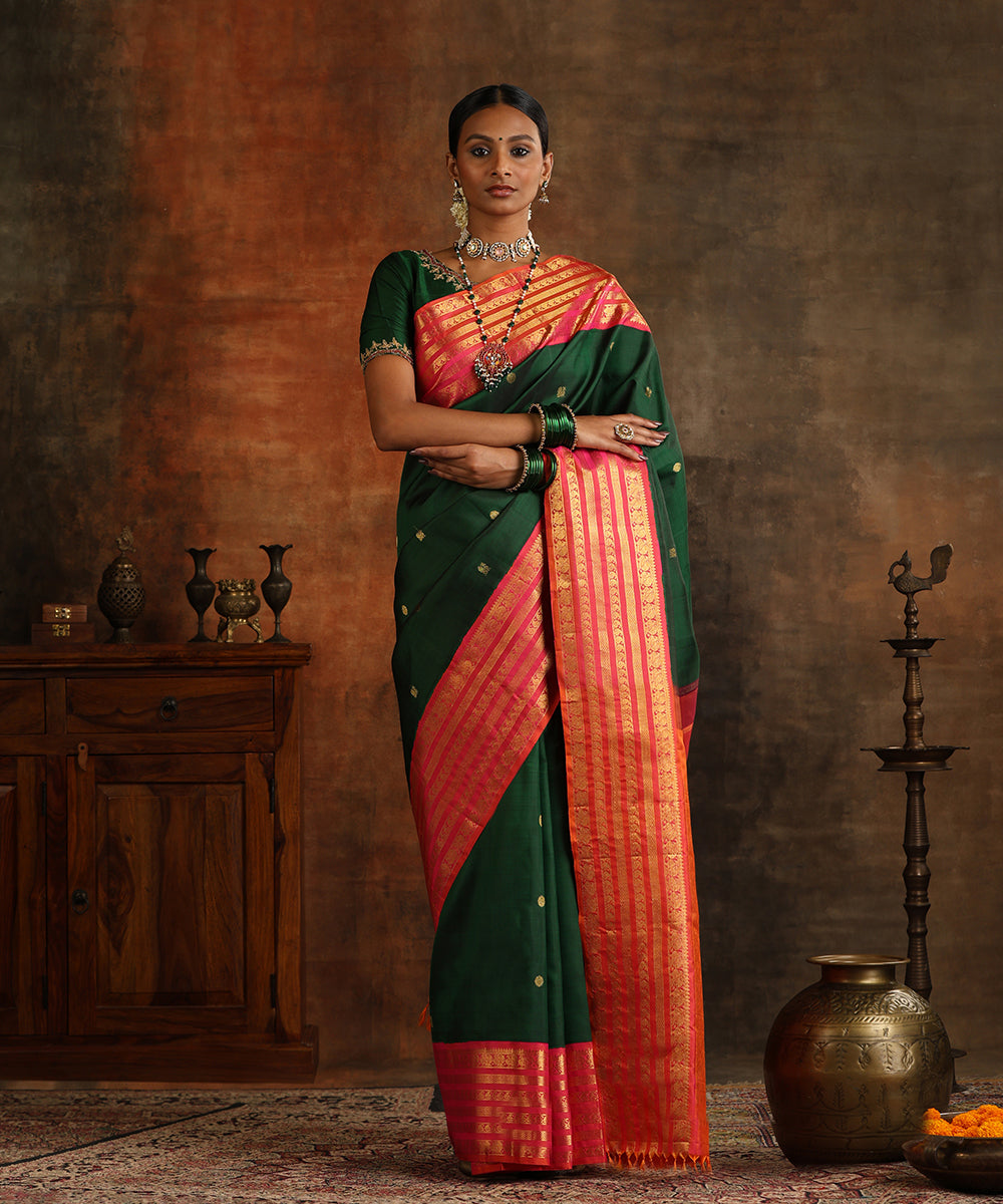 Handloom_Emerald_Green_Pure_Silk_Kanjivaram_Saree_With_Pink_Border_WeaverStory_02