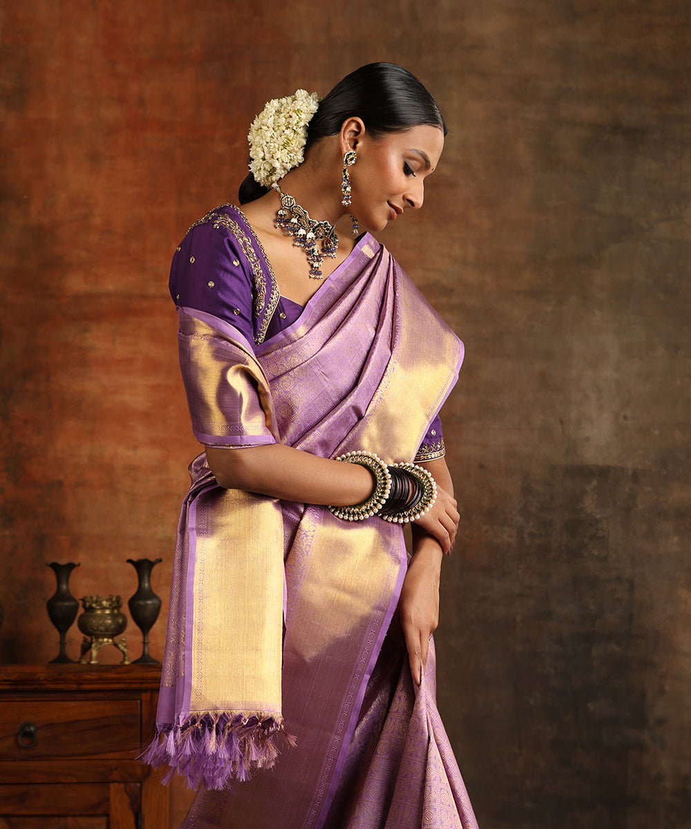 Handloom_Lavender_And_Gold_Pure_Silk_Pure_Zari_Kanjivaram_Saree_WeaverStory_01