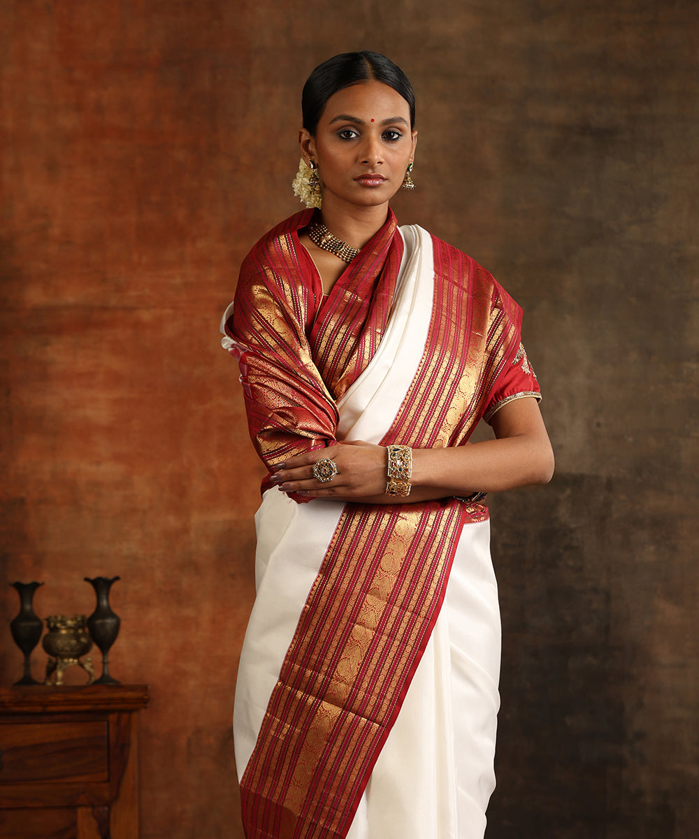 Offwhite_Handloom_Pure_Silk_Kanjivaram_Saree_With_Real_Zari_And_Maroon_Border_WeaverStory_01