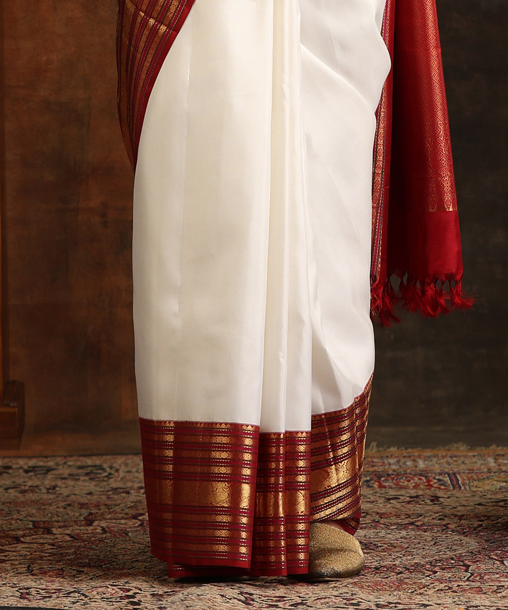 Offwhite_Handloom_Pure_Silk_Kanjivaram_Saree_With_Real_Zari_And_Maroon_Border_WeaverStory_05