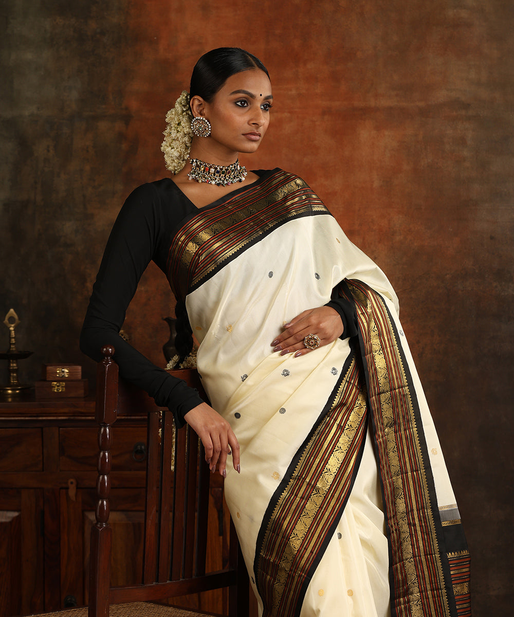 Cream_And_Black_Handloom_Pure_Silk_Kanjivaram_Saree_With_Pure_Zari_WeaverStory_01