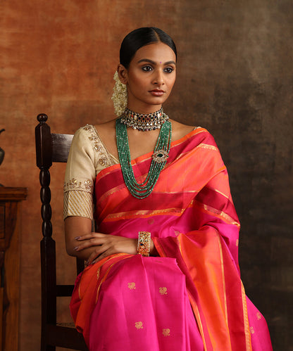 Handloom_Magenta_Pure_Silk_Kanjivaram_Saree_With_Orange_Border_And_Pure_Zari_WeaverStory_01