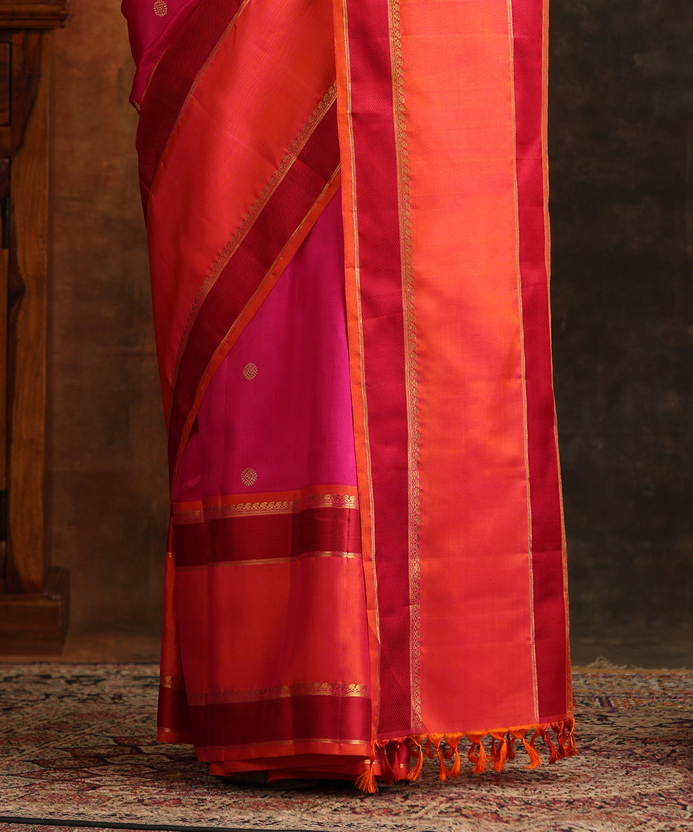 Handloom_Magenta_Pure_Silk_Kanjivaram_Saree_With_Orange_Border_And_Pure_Zari_WeaverStory_05