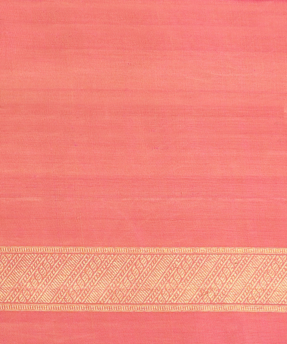 Cream_And_Rose_Pink_Handloom_Pure_Silk_Rising_Temple_Kanjivaram_Saree_With_Pure_Zari_WeaverStory_06